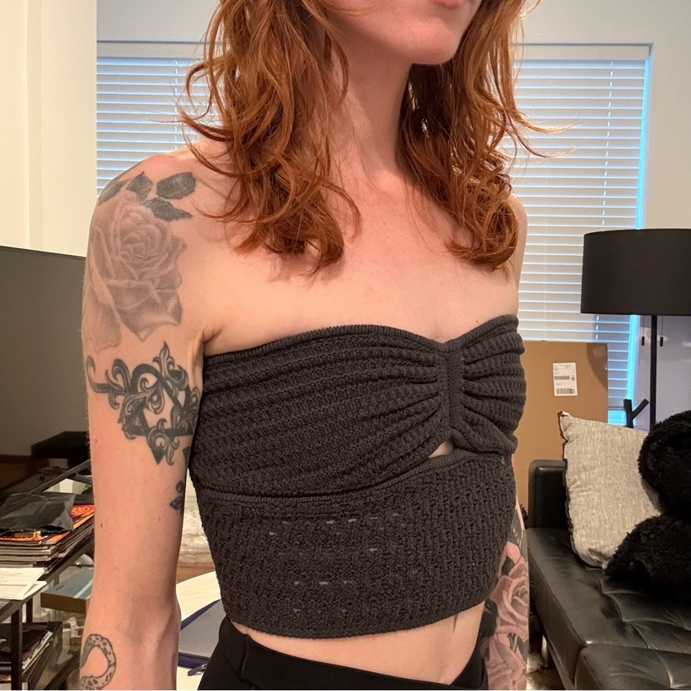 American Eagle, gray black strapless knit top
Size XXS